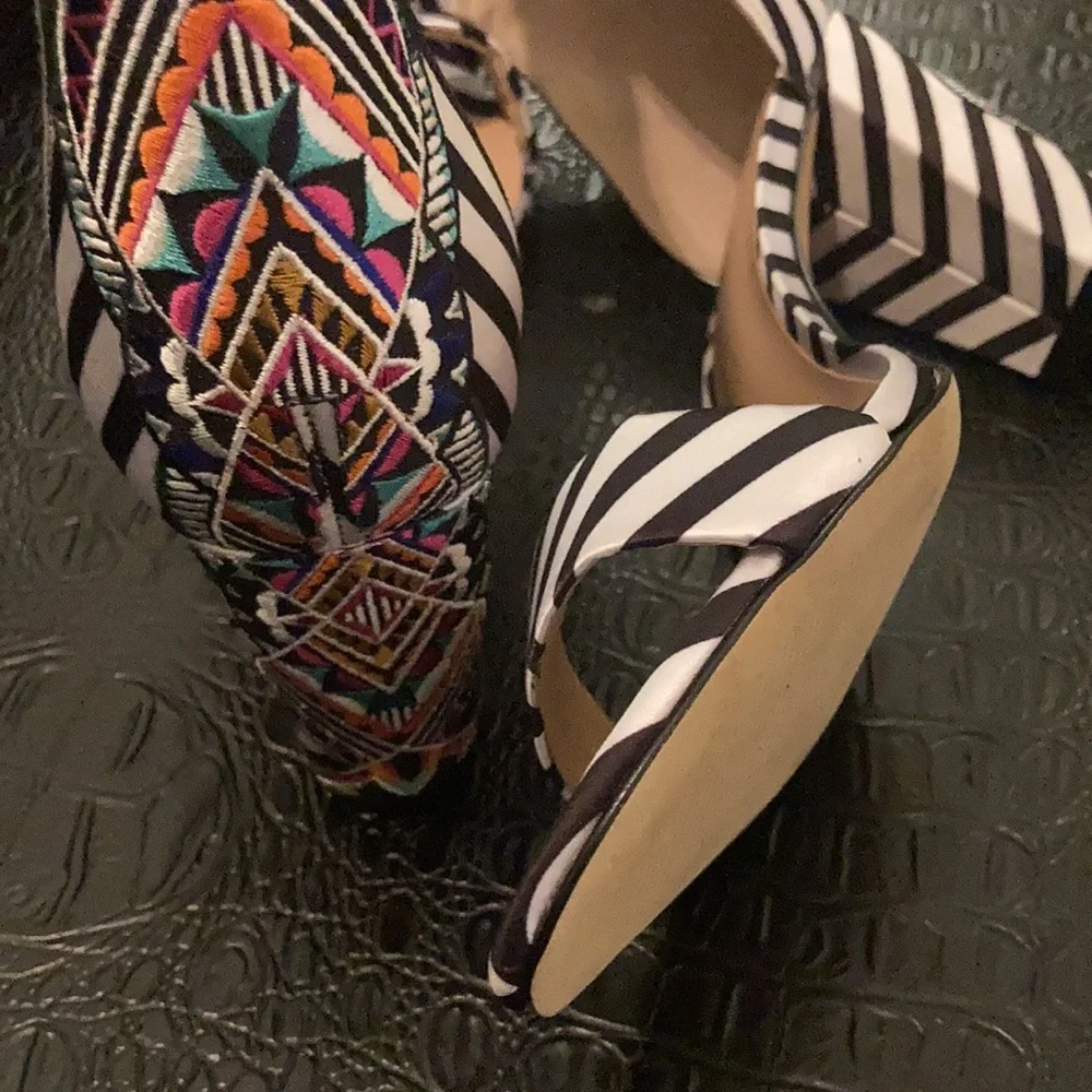 INC International Concepts satin striped black and white heels - Picture 4 of 8